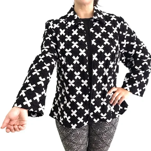 Quilted Jacket in Black and White Patch Pattern with Zipper and Wide Sleeves - Picture 2 of 8
